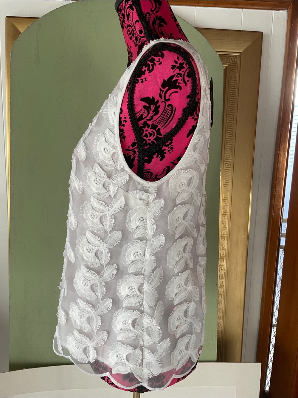 Dolce Cabo White Floral Appliqué Camisole - Picture 2 of 5